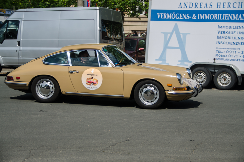 Illustration for article titled Photodump: A classic Porsche car meet.